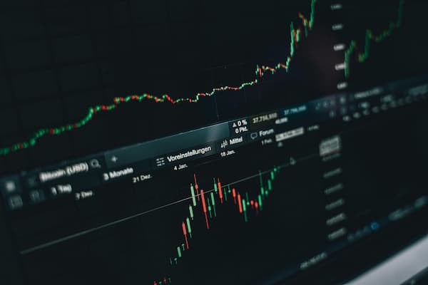 走势拆解：CPI下黄金强还是美元强？